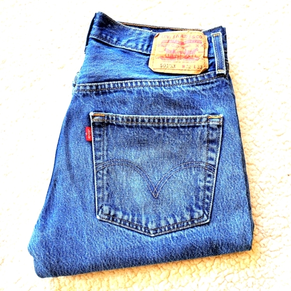 VINTAGE LEVI'S 501 BUTTONFLY JEANS ~🎊HP🎊 - Picture 2 of 8